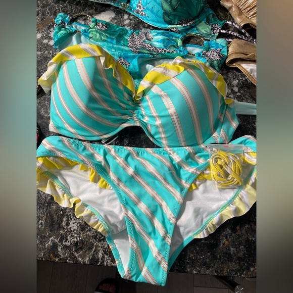 Listing for exposure shot only 34DD and S or M sets - Picture 7 of 15